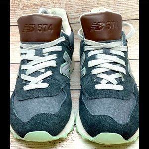New Balance 574 woman’s sneakers in fantastic condition. Size 6 US.